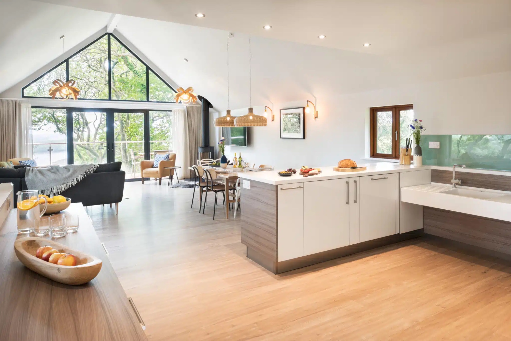 Painter and decorator in Falmouth – finished interior by White Woods Co